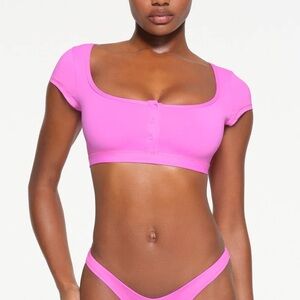 SKIMS SWIM - SUPER CROPPED T-SHIRT & STRING BOKINI BOTTOMS